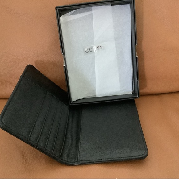 Guess GWP Elite Passport Case - Picture 2 of 2